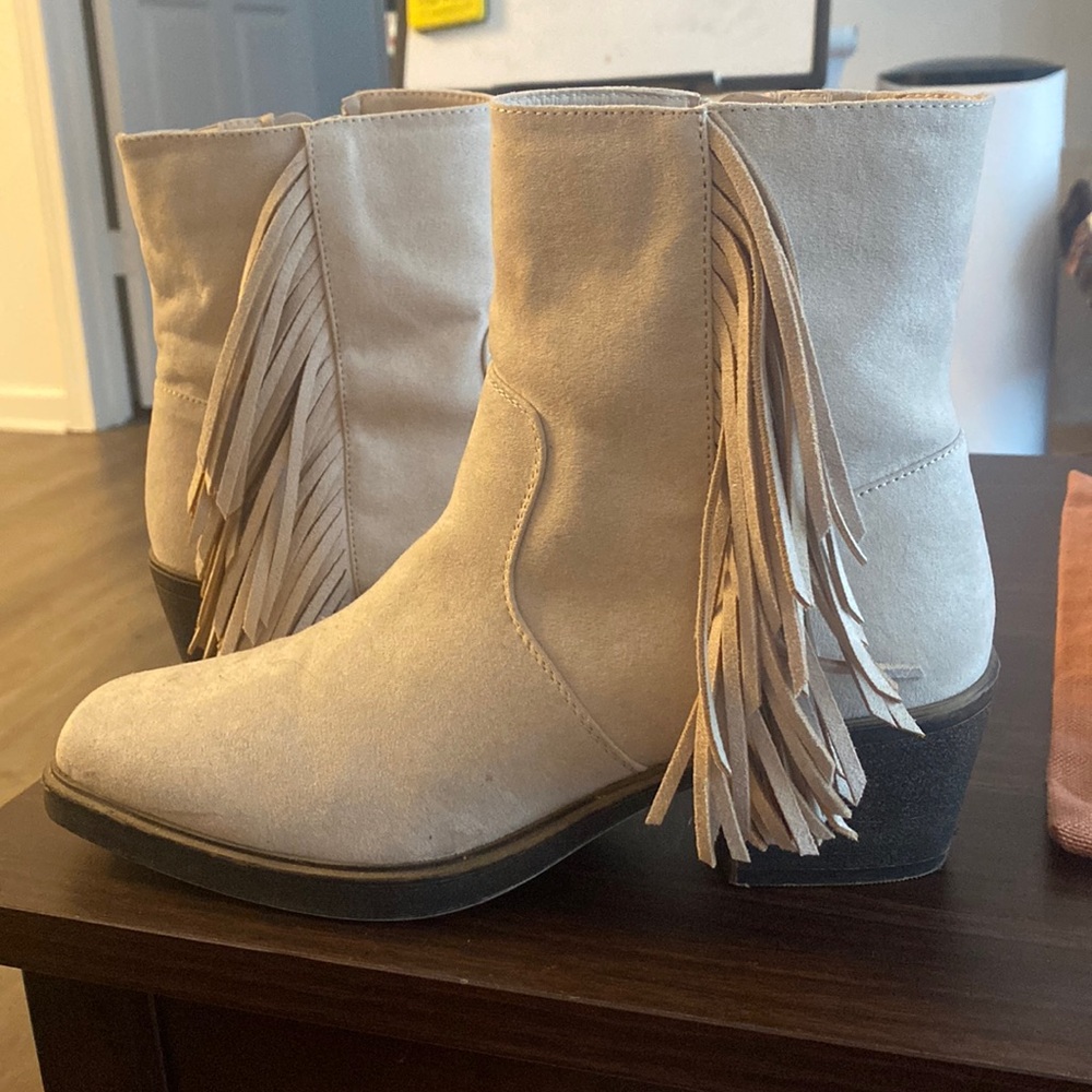 Kohls Brand “SO” Fringe Beige Boots